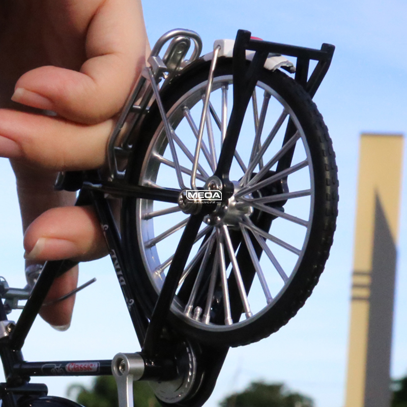 Mountain Biking Pictures - โมเดลจักรยานเสือภูเขาจิ๋ว โลหะผสมหล่อขึ้นรูป ขนาด 1:10 ของเล่นตกแต่งโต๊ะทำงาน จักรยานจิ๋วแบบคลาสสิก